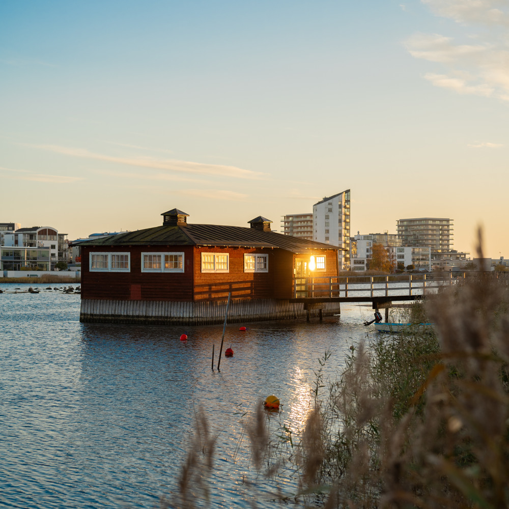 Klapphuset i gryningen.